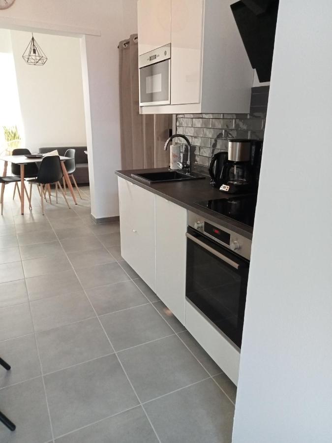 Chez Jean.Mi Apartment Millas Bagian luar foto
